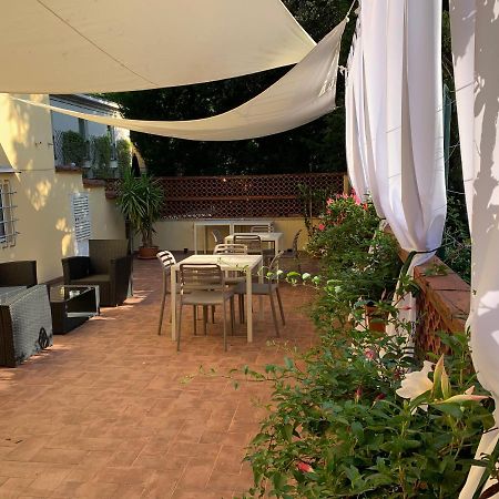 루카 La Terrazza Di Via Elisa B&B 외부 사진