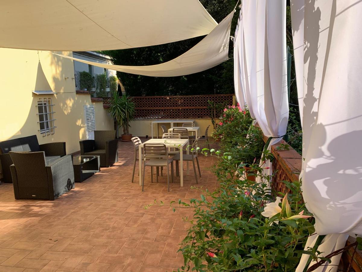 루카 La Terrazza Di Via Elisa B&B 외부 사진