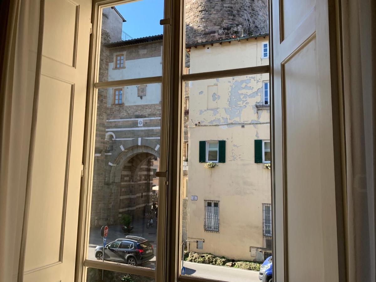 루카 La Terrazza Di Via Elisa B&B 외부 사진